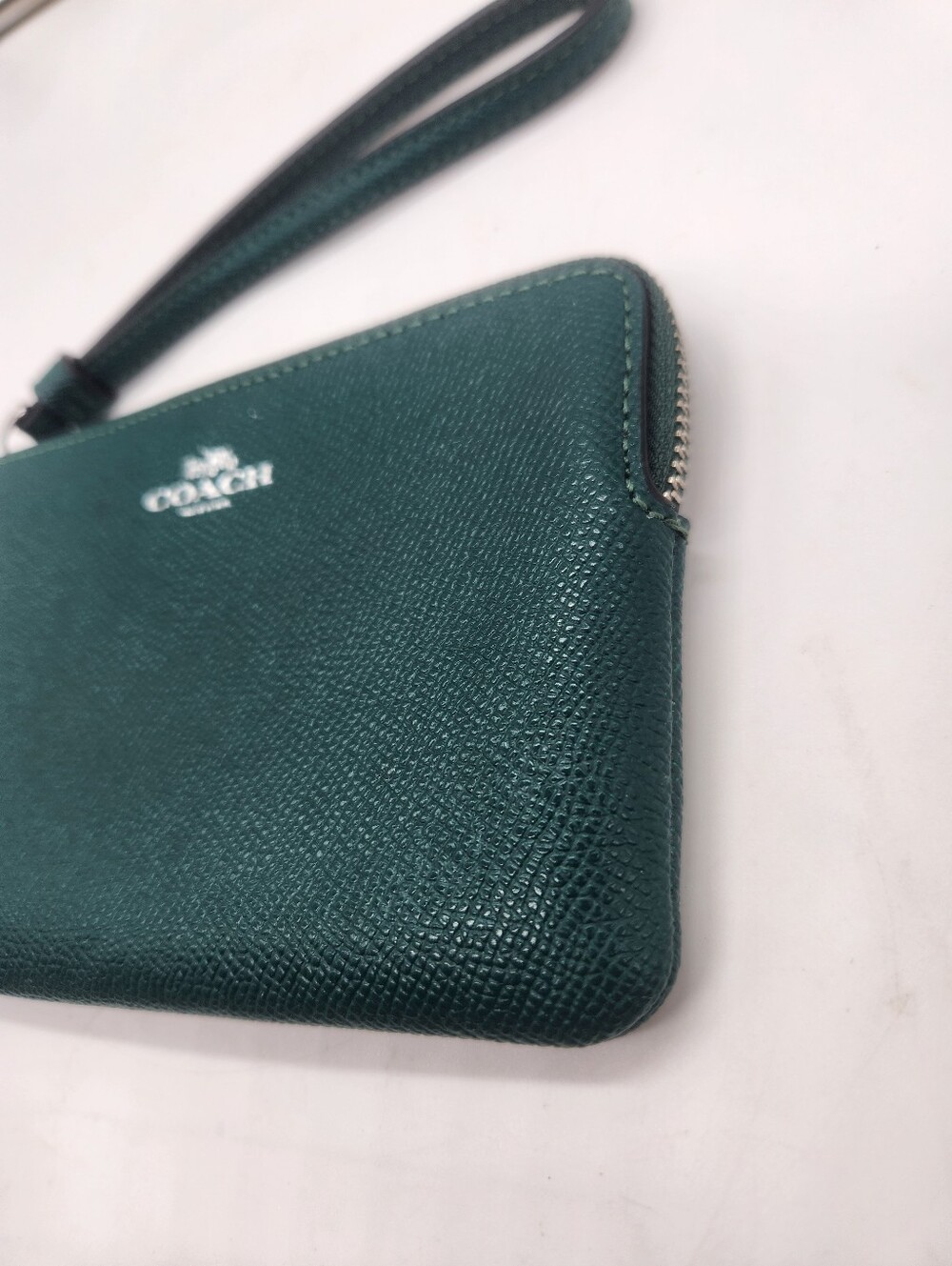 Coach Corner Zip Wristlet crafted from crossgrain leather - Picture 7 of 8